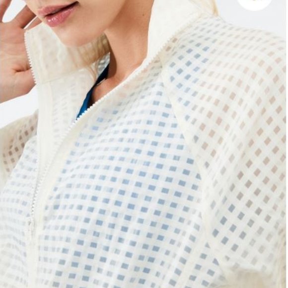 Fabletics On the Run 4-Piece Outfit - Picture 13 of 15